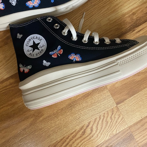 Butterfly High-Top Women's Sneakers - Black - Picture 2 of 4